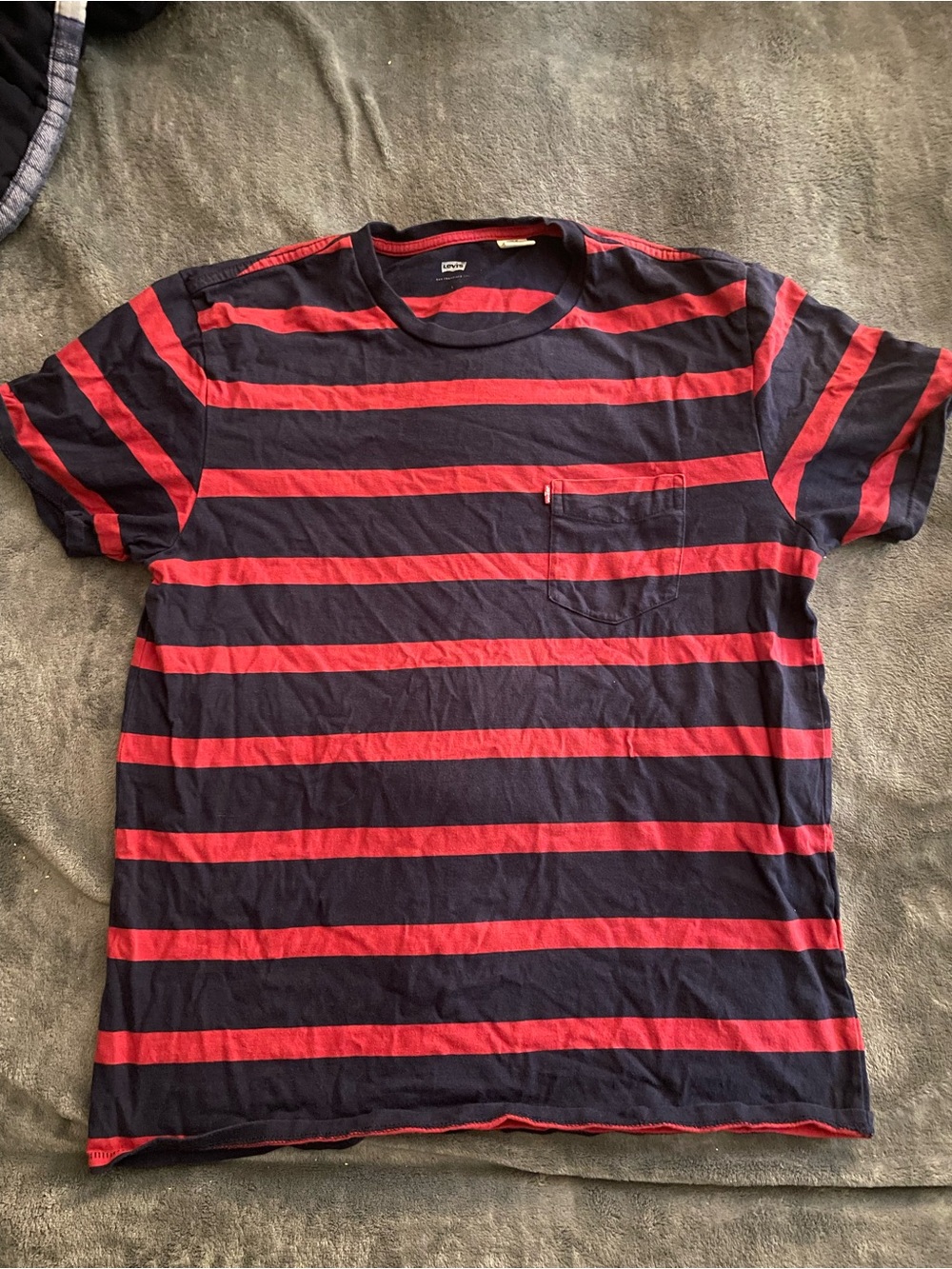 Levi’s Red & Navy Striped Pocket T-Shirt Men’s Large Short Sleeve Casual Tee
